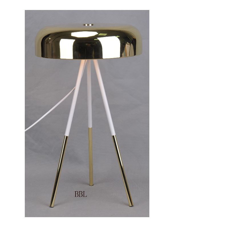 Stativ bordlampe med metalskygge